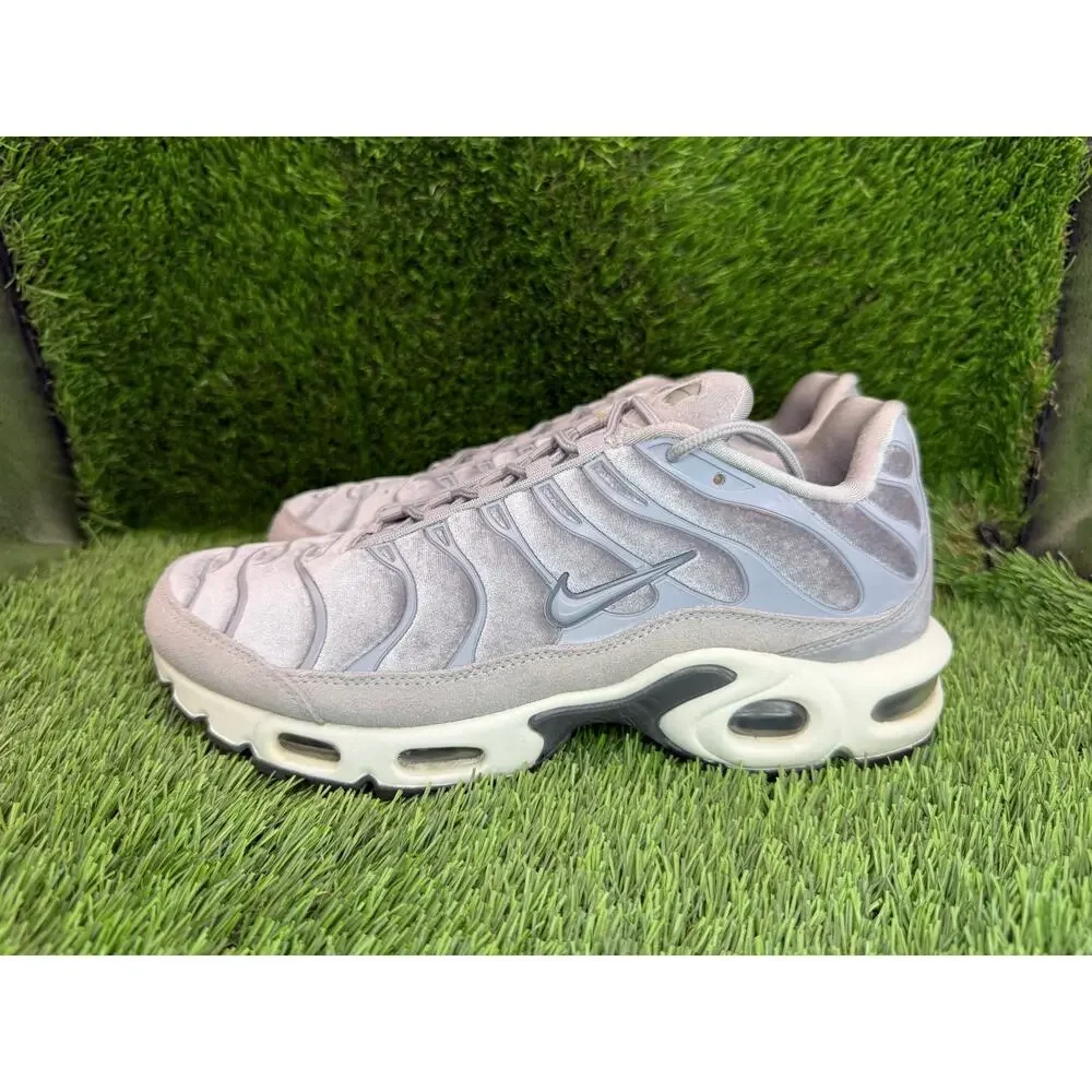 Nike Air Max Plus Lx AH6788-001 Athletic Sneaker Women's 8 Gray Suede Gym Sports